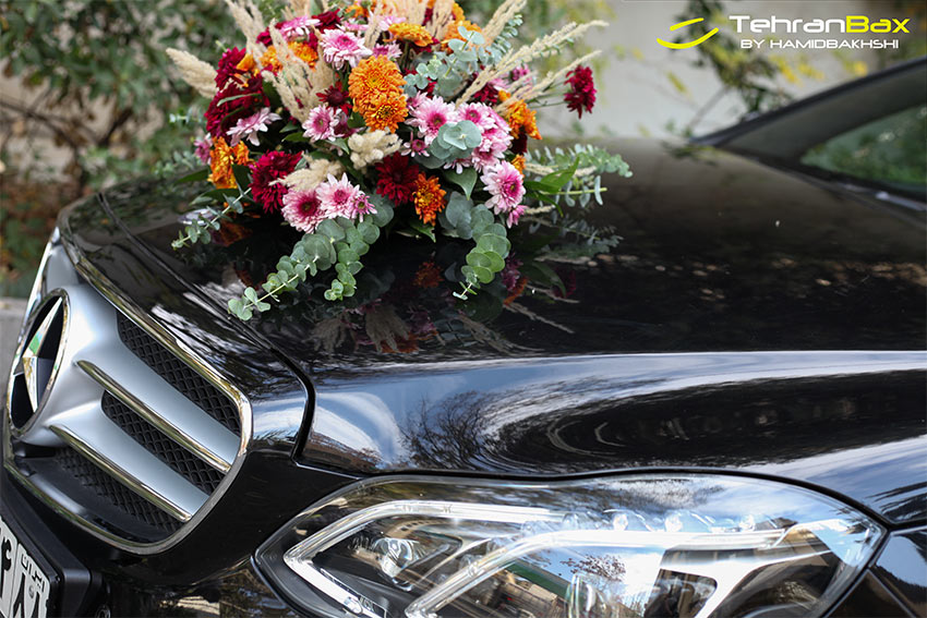 گل ماشین عروس روی بنز E250
