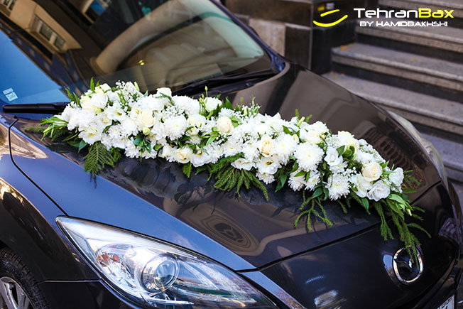 گل ماشین عروس روی کاپوت